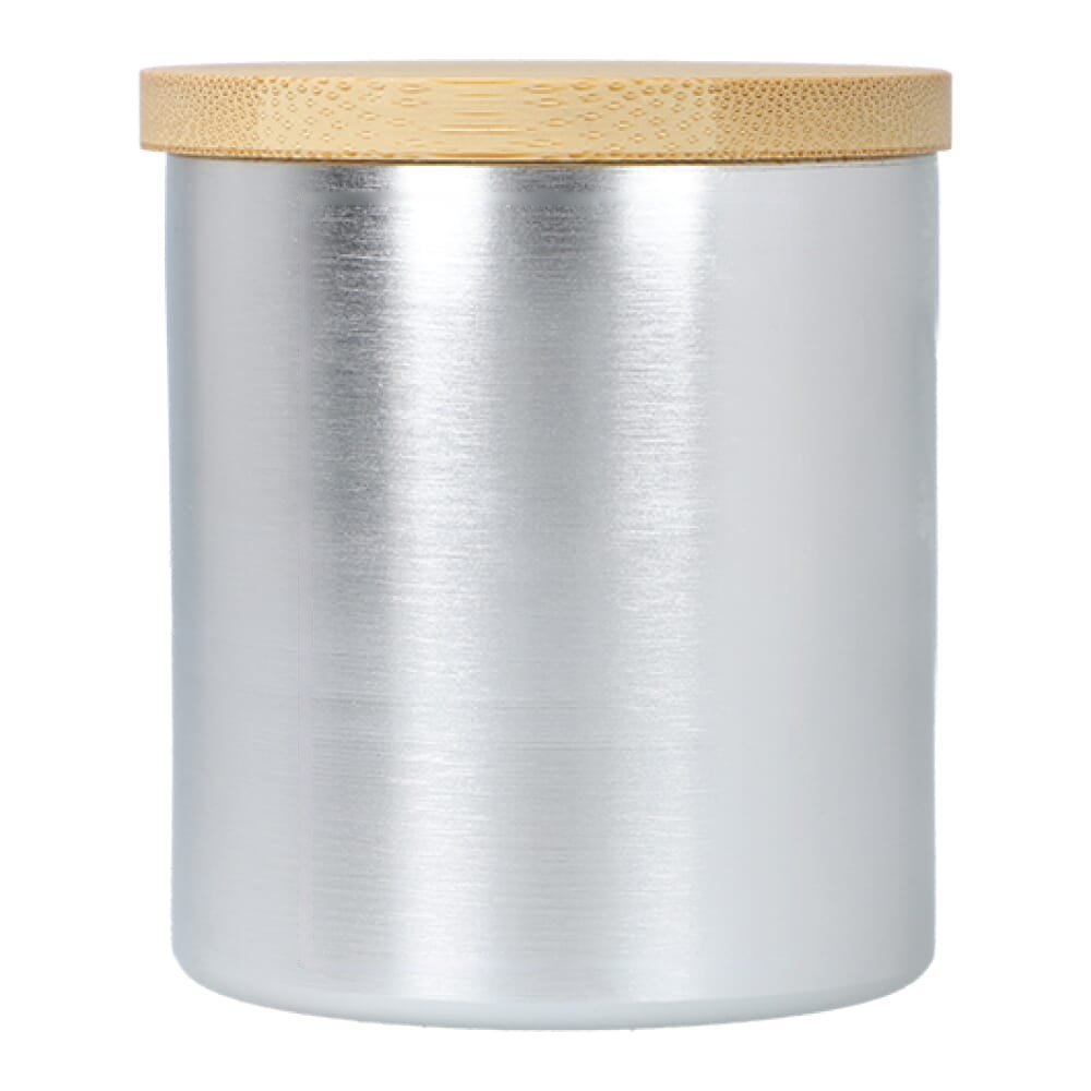 Bhakti plantaardige geurkaars in gerecycled aluminium potje — drukvlak op de voorkant