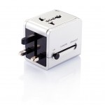 Reisstekker met twee USB poorten om twee apparaten tegelijkertijd op te laden. Geleverd met 4 types stekkers voor wereldwijd gebruik. AC max 250V/6A