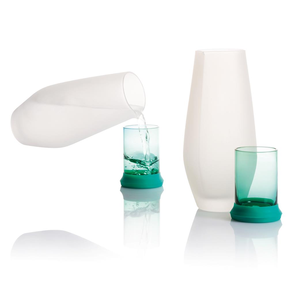 Hyta is een handgeblazen glazen karaf met 500 mL inhoud die je helpt gehydrateerd te blijven gedurende de hele dag. De ergonomische vorm maakt schenken echt makkelijk. Het bijgeleverde gekleurde glas fungeert tevens als deksel en zorgt er voor dat je water vers blijft. Ideaal dus voor gebruik op je bureau