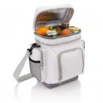 Handige 600D polyester koeltas met meerdere compartimenten en verstelbare schouderband. PVC vrij.