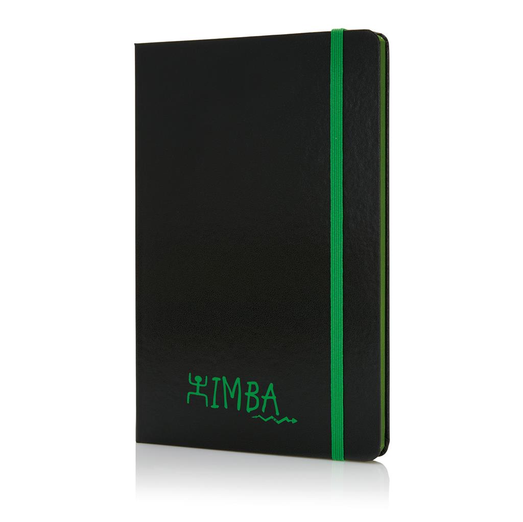 Modern gestyleerd hardcover notitieboek met 80 pagina’s van 80g. De zijkant van de pagina’s matchen met de elastieken band.