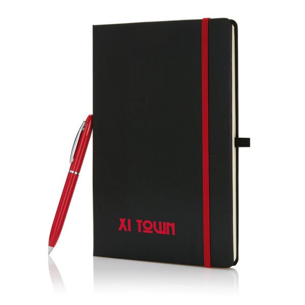 Giftset inclusief A5 hardcover notitieboek met elastieksluiting en roestvrijstalen Victory pen (zwartschrijvend) samen verpakt in luxe geschenkverpakking.